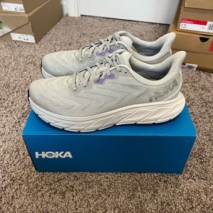 Hoka Arahi 6